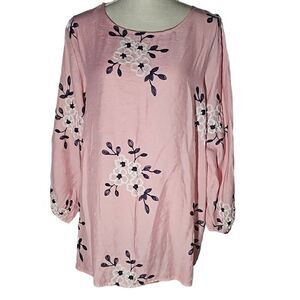 Kindred plus size blouse. Embroidered top..